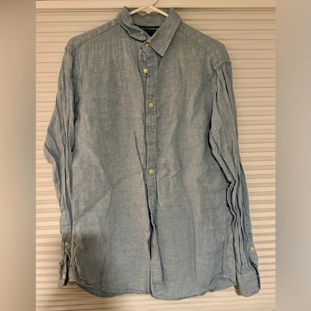 Banana Republic Light Blue Casual Button Down Shirt